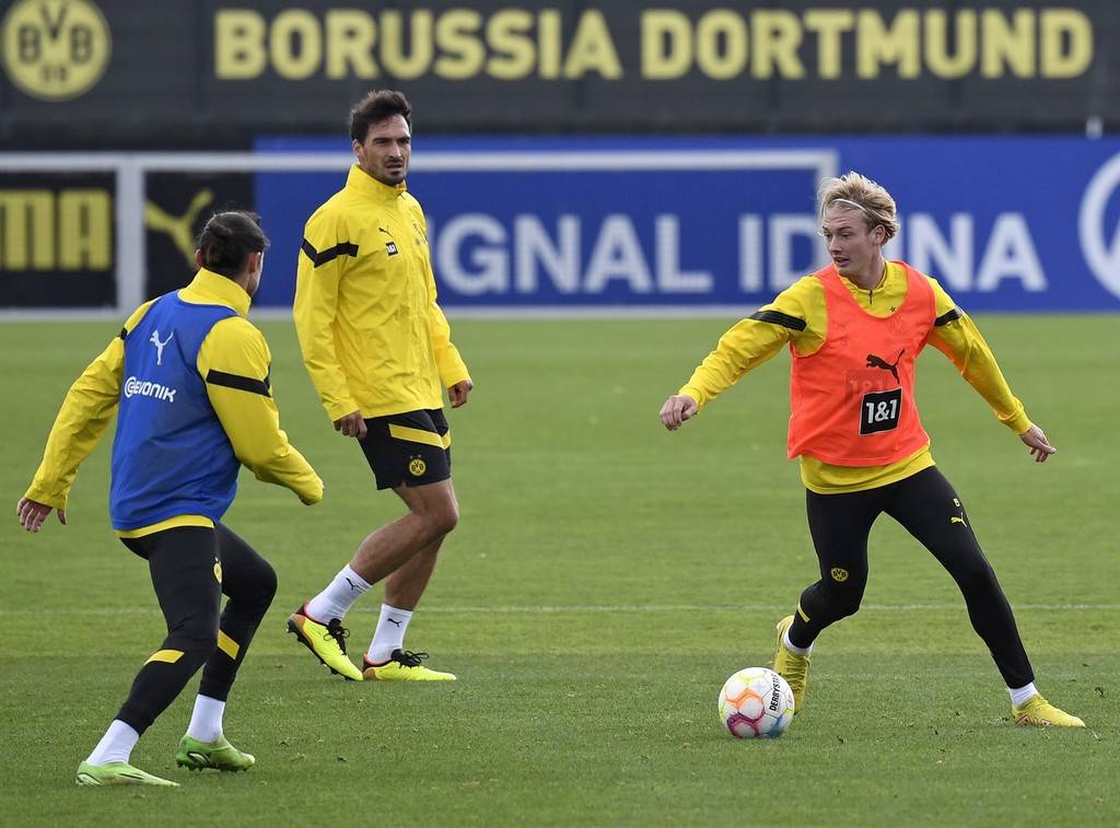 “跨越时区与草种的边界：北美世界杯的无声较量”